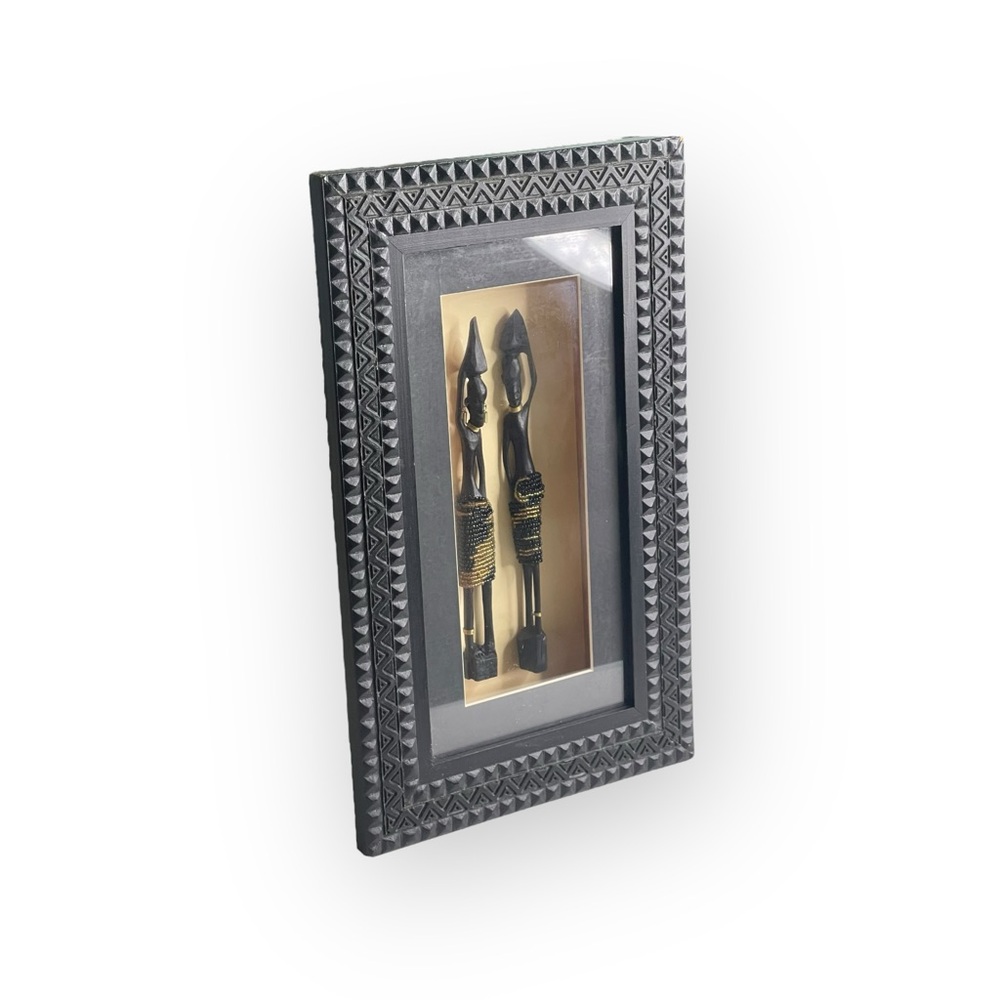 Vintage: African Art Decor Shadow Box 𒀭Ornate Carved Wood 𒀭Beaded Figurines 𒀭 - Picture 3 of 16